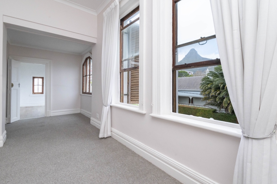 3 Bedroom Property for Sale in Sea Point Western Cape